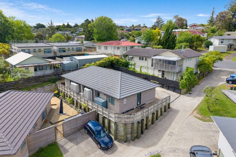 Photo of property in 5a Nielsen Place, Massey, Auckland, 0614