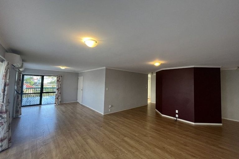 Photo of property in 16 Jubaea Place, Henderson, Auckland, 0610