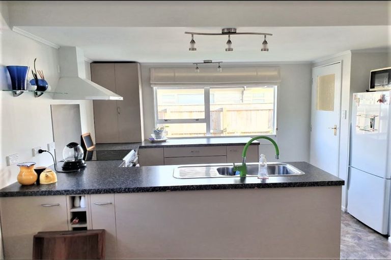 Photo of property in 17f3- Oak Street, Ebdentown, Upper Hutt, 5018