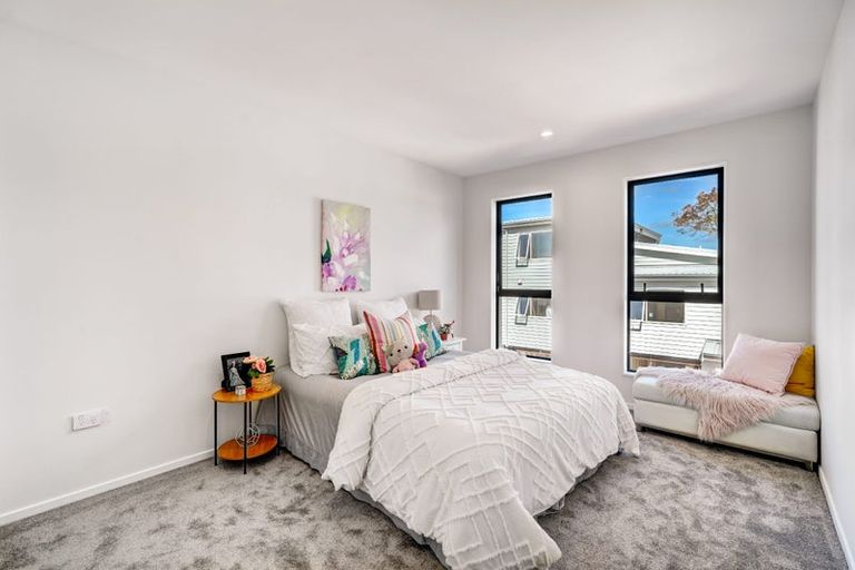 Photo of property in 21c Crosby Road, West Harbour, Auckland, 0618