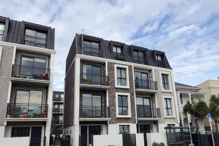 Photo of property in 16 Constable Street, Newtown, Wellington, 6021