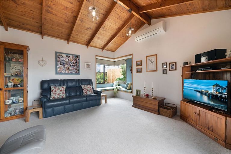 Photo of property in 1/24 Blacklock Avenue, Henderson, Auckland, 0612