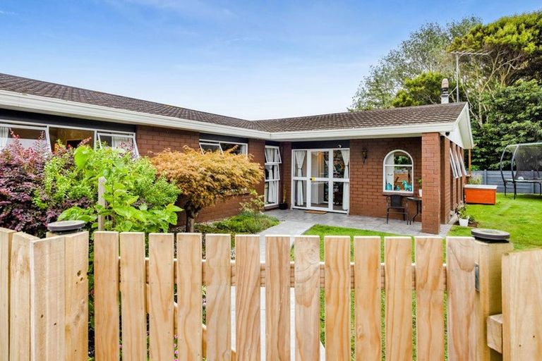 Photo of property in 11 Matai Place, Hawera, 4610