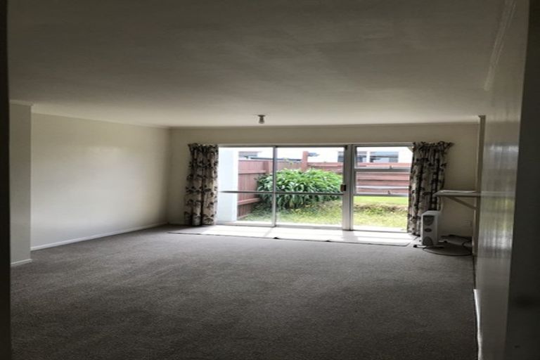 Photo of property in 63 Horokiwi Road West, Newlands, Wellington, 6037