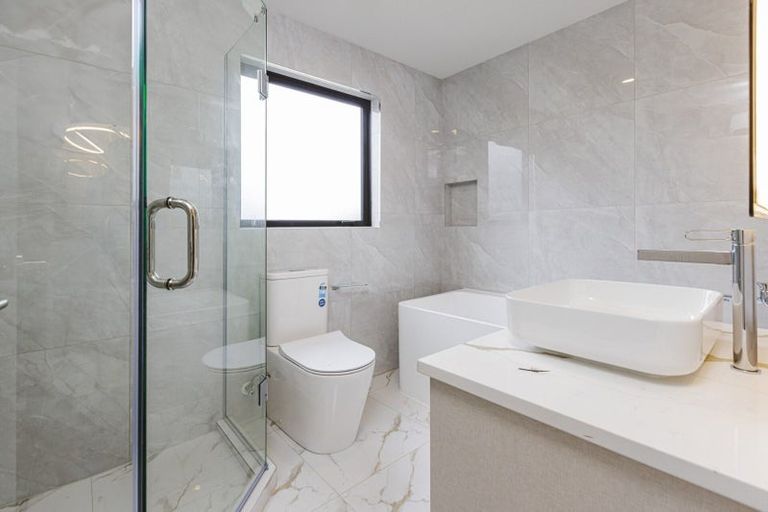 Photo of property in 2/287 Massey Road, Mangere East, Auckland, 2024