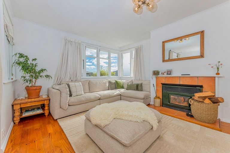 Photo of property in 10 Marie Crescent, Te Atatu South, Auckland, 0610