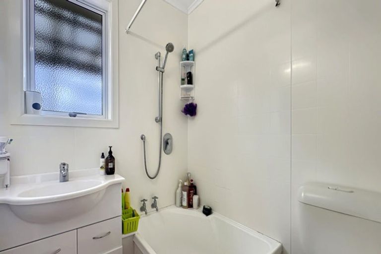 Photo of property in 36 Fairmount Road, Titirangi, Auckland, 0604