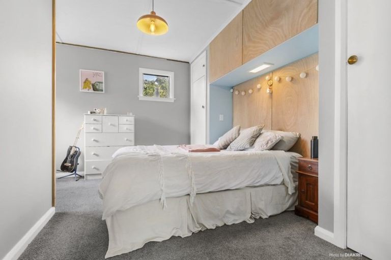 Photo of property in 16 Waru Street, Khandallah, Wellington, 6035