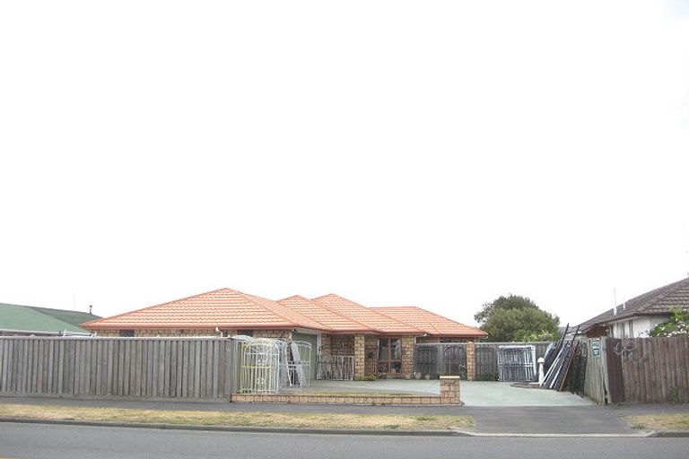 Photo of property in 30 Inwoods Road, Parklands, Christchurch, 8083