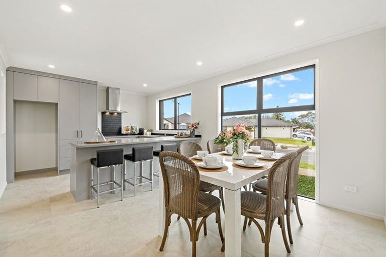 Photo of property in 10 Te Paahi Avenue, Waiuku, 2123