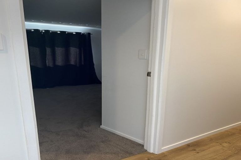 Photo of property in 1/16 Stanley Road, Glenfield, Auckland, 0629