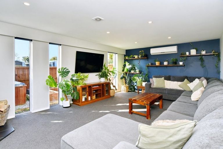 Photo of property in 9 Coates Place, Rangiora, 7400