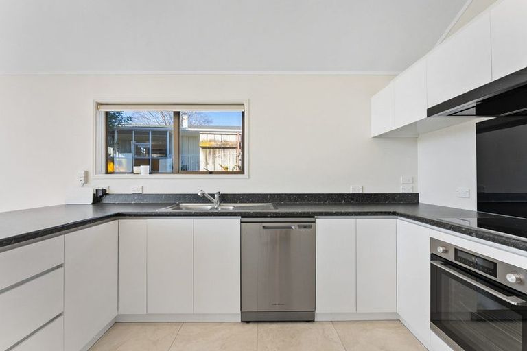 Photo of property in 21 Nevada Drive, Merrilands, New Plymouth, 4312