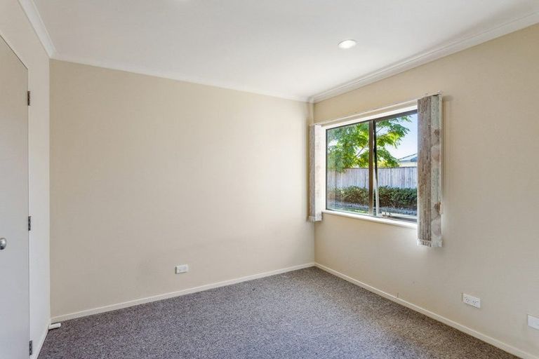 Photo of property in 32 Monarch Place, Paraparaumu Beach, Paraparaumu, 5032