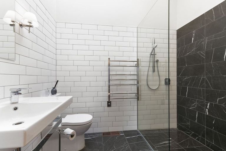 Photo of property in 18 Mitchell Street, Brooklyn, Wellington, 6021