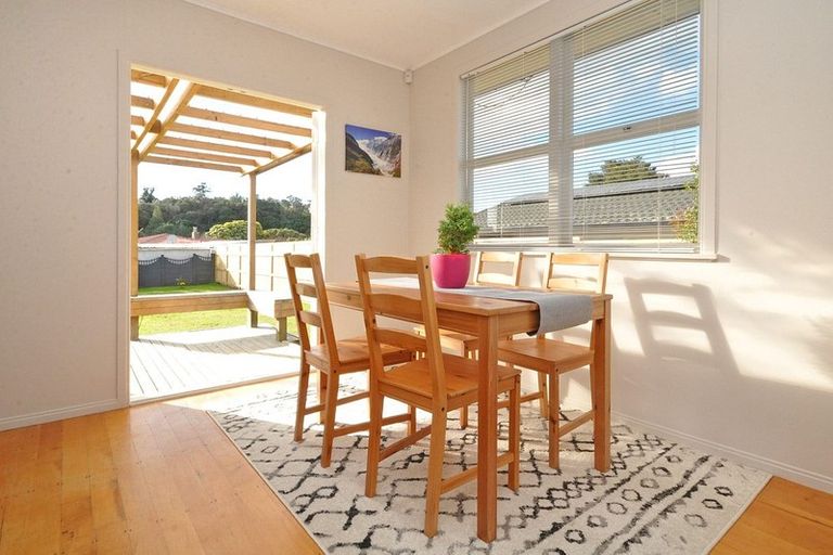 Photo of property in 19 Orchard Rise, Rosehill, Papakura, 2113