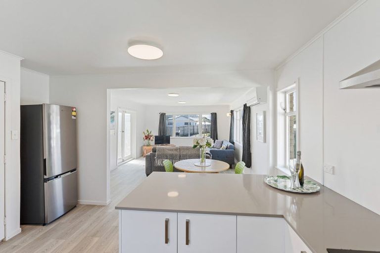 Photo of property in 4 Colenso Place, Otaki Beach, Otaki, 5512