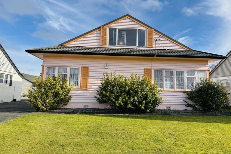 Photo of property in 42 Ihle Street, Terrace End, Palmerston North, 4410