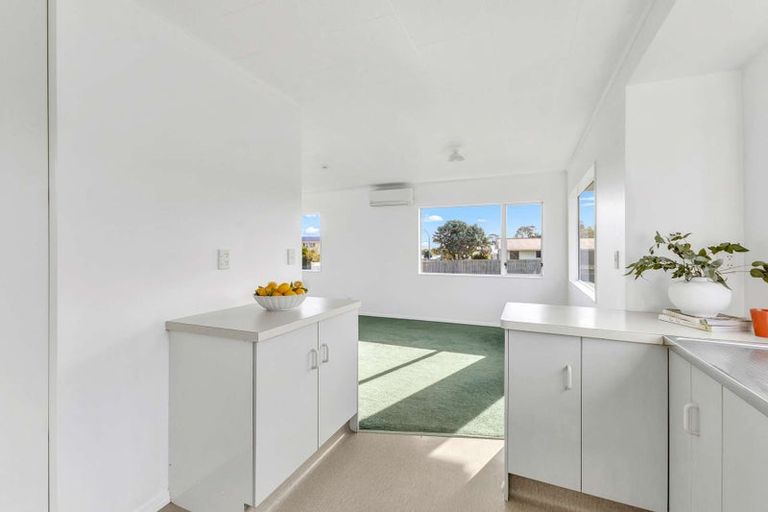 Photo of property in 1/58 Riversdale Drive, Merrilands, New Plymouth, 4312