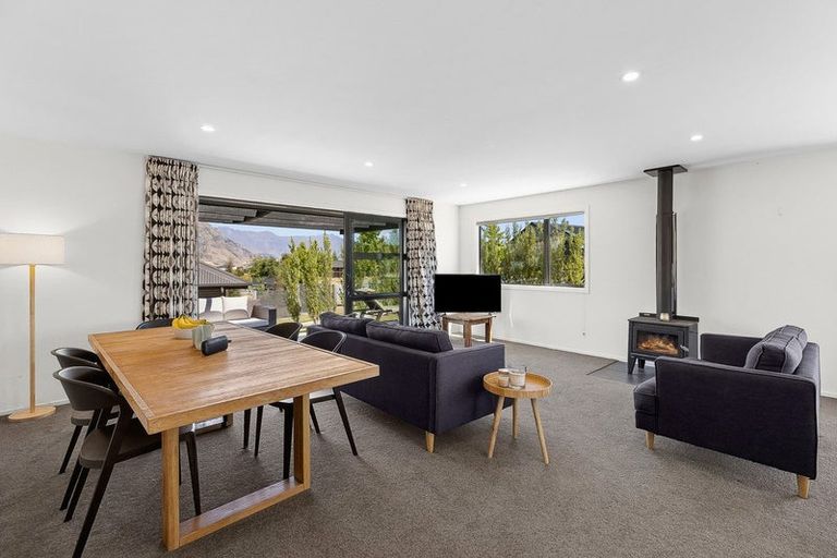 Photo of property in 52 Minaret Ridge, Wanaka, 9305