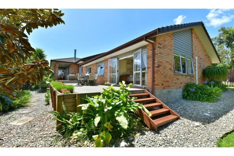 Photo of property in 10 Seamount Drive, Red Beach, 0932