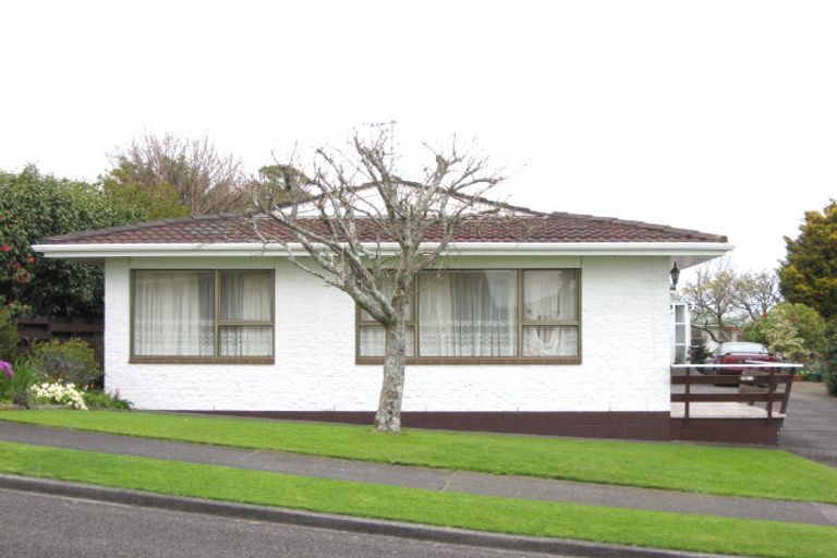 Photo of property in 2/10 Kellyville Heights, Merrilands, New Plymouth, 4312