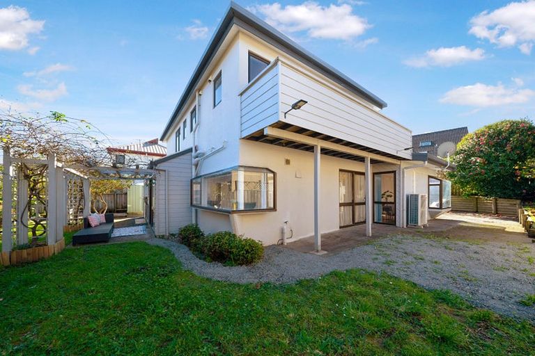 Photo of property in 6 Glucina Avenue, West Harbour, Auckland, 0618