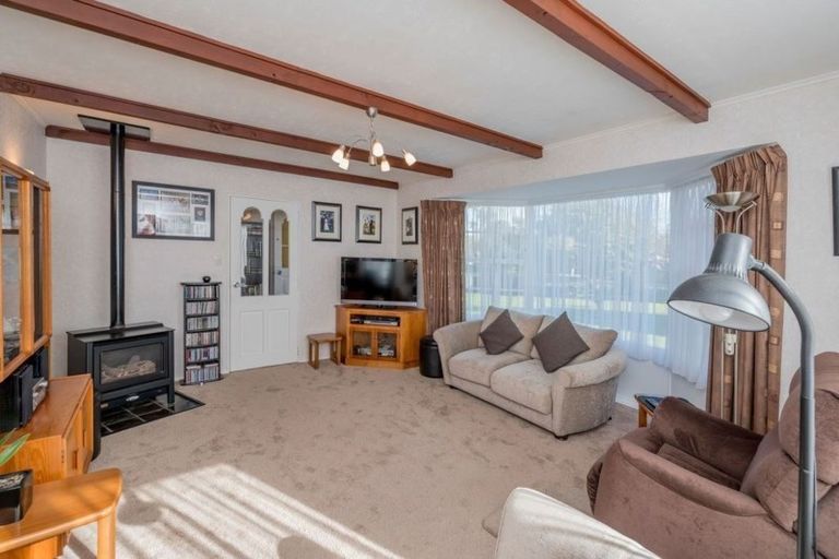 Photo of property in 6 Paretai Grove, Waikanae, 5036