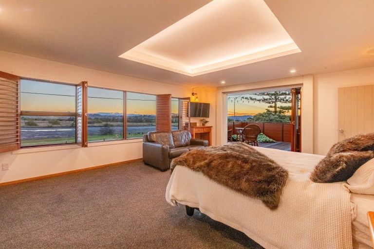 Photo of property in 62 Meeanee Quay, Westshore, Napier, 4110