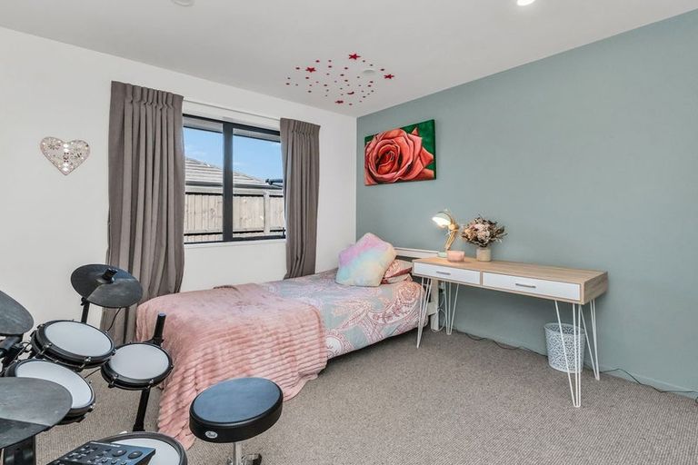 Photo of property in 15 Chimango Place, Rolleston, 7615