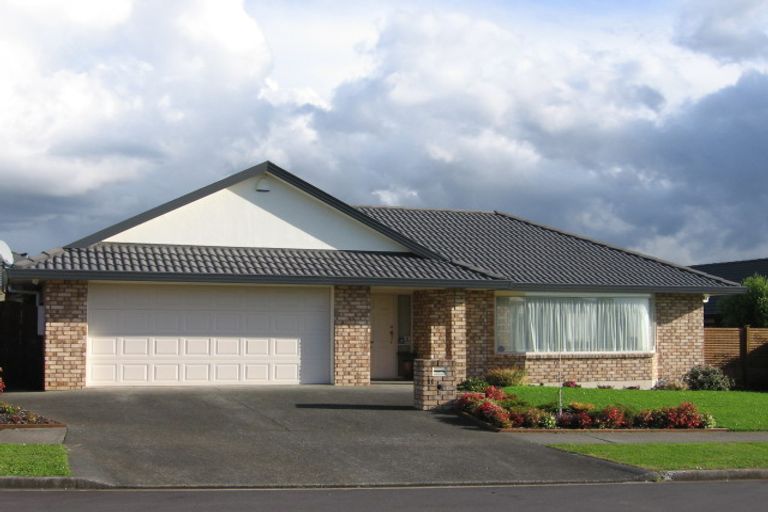 Photo of property in 11 Newinn Crescent, East Tamaki Heights, Auckland, 2016