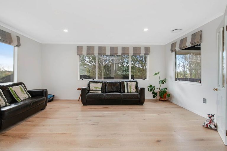 Photo of property in 13 Sandpiper Grove, Unsworth Heights, Auckland, 0632