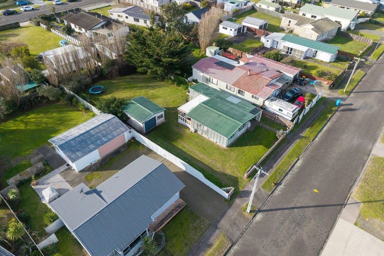 Photo of property in 9 Hennessy Street West, Foxton Beach, Foxton, 4815