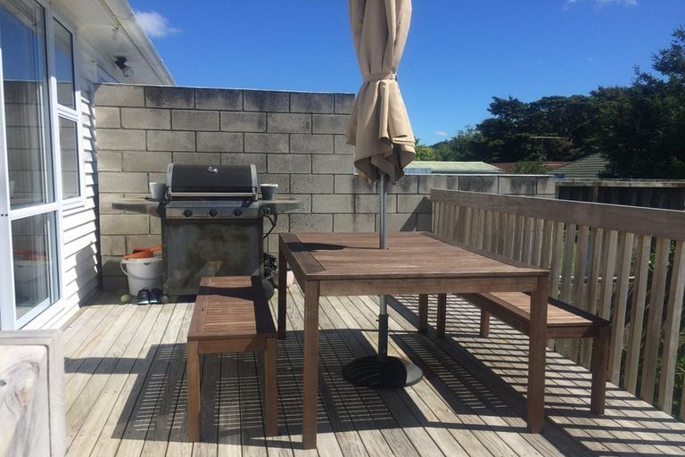 Photo of property in 19a Otakau Road, Milford, Auckland, 0620