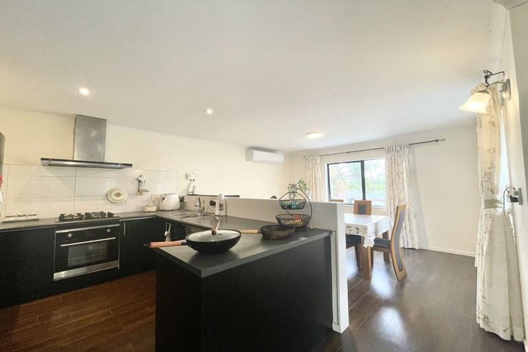 Photo of property in 17 Blethyn Place, Te Atatu South, Auckland, 0610