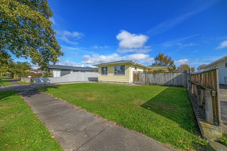 Photo of property in 18 Acacia Street, Kelvin Grove, Palmerston North, 4414