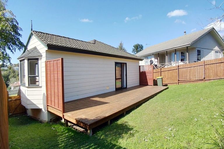 Photo of property in 2/1 Landsdale Place, Massey, Auckland, 0614