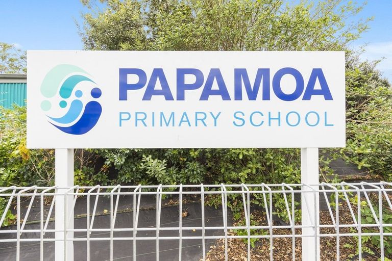 Photo of property in 1 Lennon Way, Papamoa Beach, Papamoa, 3118
