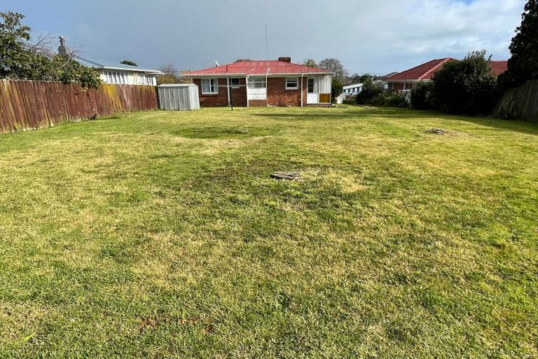 Photo of property in 10 Churchill Avenue, Manurewa, Auckland, 2102
