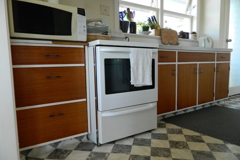 Photo of property in 3 Merritt Way, Newlands, Wellington, 6037