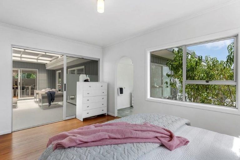 Photo of property in 3 Micawber Place, Mellons Bay, Auckland, 2014