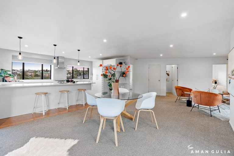 Photo of property in 2/26 Unsworth Drive, Unsworth Heights, Auckland, 0632