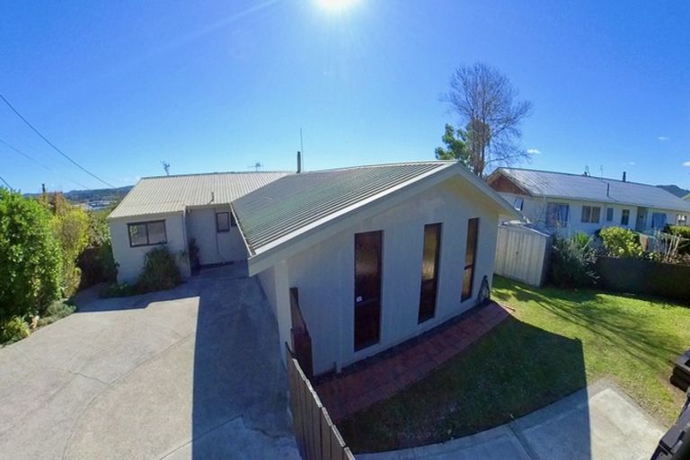 Photo of property in 30 Kokich Crescent, Onerahi, Whangarei, 0110