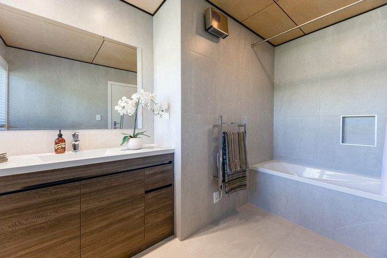 Photo of property in 198-200 Maungakotukutuku Road, Paraparaumu, 5032