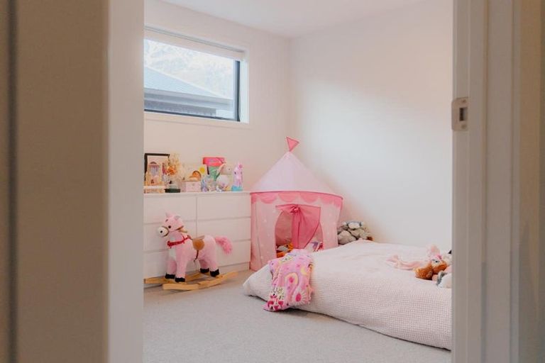 Photo of property in 43 Barn Road, Jacks Point, 9371