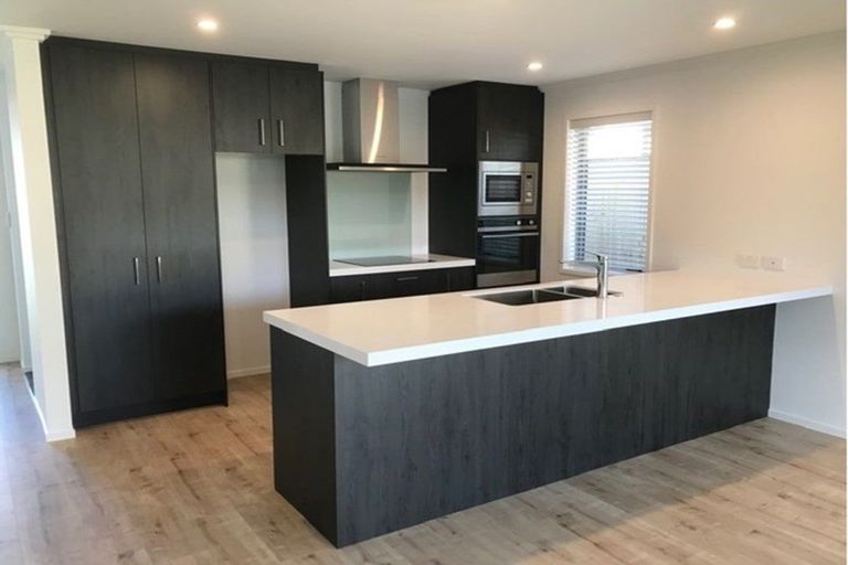 Photo of property in 19 Papa Orchard Drive, Kumeu, 0810