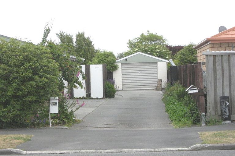 Photo of property in 28 Inwoods Road, Parklands, Christchurch, 8083