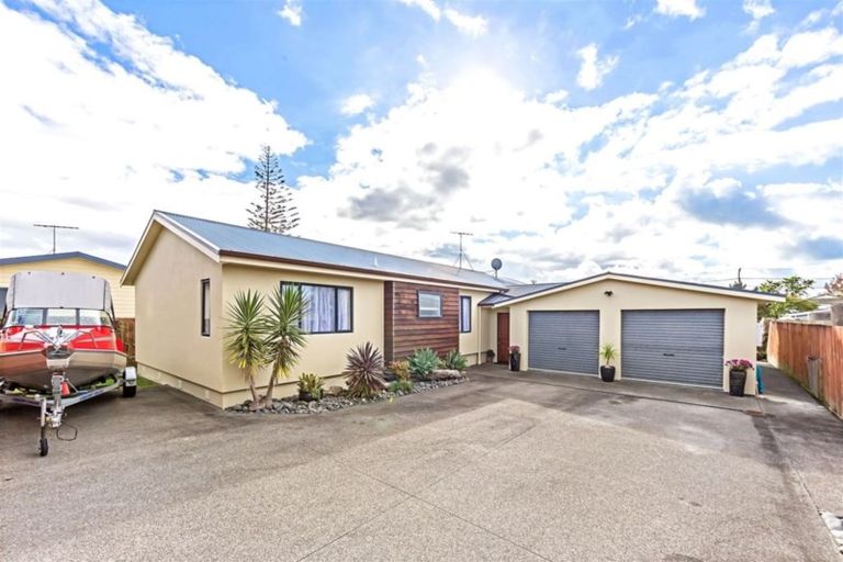 Photo of property in 38a Holiday Road, Stanmore Bay, Whangaparaoa, 0932
