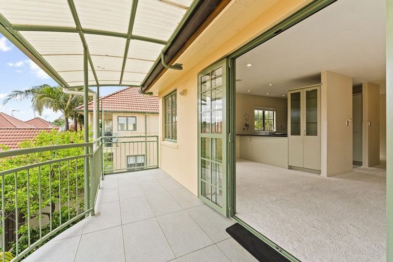 Photo of property in 24 Parkwood Crescent, Gulf Harbour, Whangaparaoa, 0930