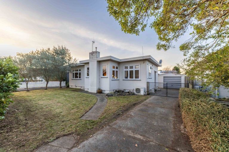 Photo of property in 95 Churchill Avenue, Hokowhitu, Palmerston North, 4410